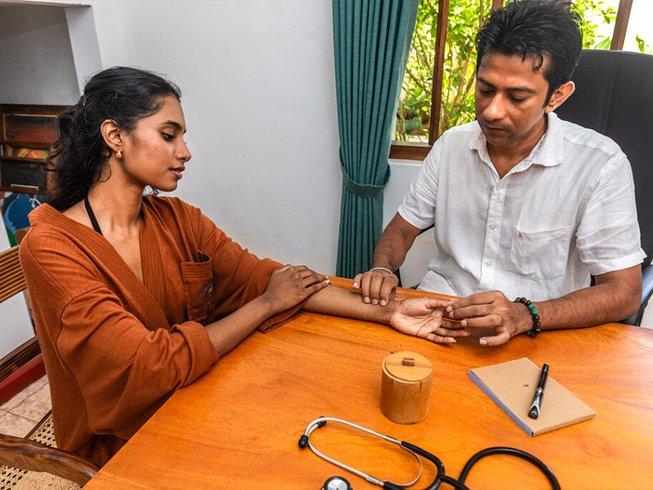 Diagnóstico Ayurveda mediante el método Ashtasthana pariksha u ocho signos clave